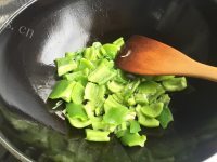 鲜美可口的烧茄子做法图解10)
