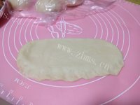 自制香肠面包卷做法图解9)