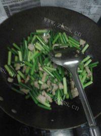 简易版-蒜薹炒肉做法图解5)