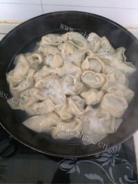 美味的荠菜馄饨做法图解10)