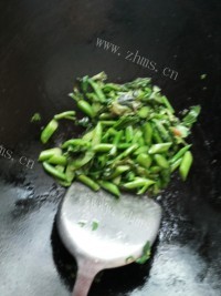 家常玉米肉末炒饭做法图解2)