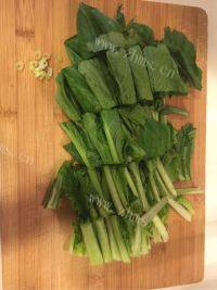 美味的小白菜肉丸汤做法图解3)