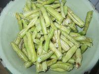 家常排骨焖芸豆做法图解1)