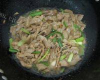 家常菜丝瓜炒瘦肉做法图解3)