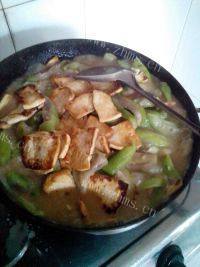 家常菜丝瓜炒豆腐做法图解7)