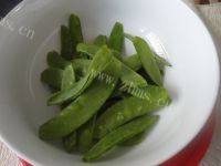 家常菜荷兰豆炒腊肉做法图解1)