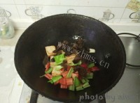 美味的孜然鱼豆腐做法图解6)
