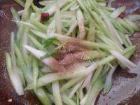 易做的素炒芹菜做法图解6)
