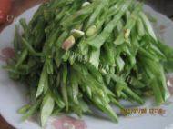 家常菜肉炒扁豆丝做法图解2)
