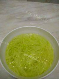 家常菜炝拌土豆丝做法图解4)