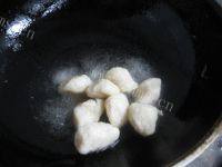 可口的自制萝卜鱼丸汤做法图解3)