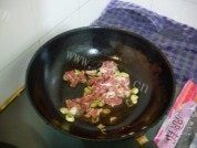 好吃的猪肉炖豆角做法图解4)