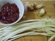 美味营养的韭黄炒牛肉做法图解1)
