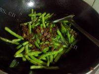 诱人的肉末四季豆做法图解9)