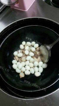 美味的鹌鹑蛋烧肉做法图解4)