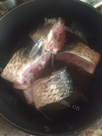 美味的红烧鲤鱼块做法图解3)