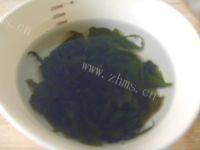 螺旋藻豆芽肉片汤做法图解3)