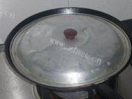 口感极佳的豆腐焖鱼做法图解9)