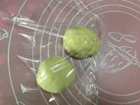 可口香葱培根沙拉面包做法图解6)