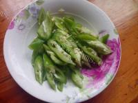 家常菜青椒拌皮蛋做法图解3)