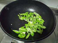下饭的尖椒炒鸡蛋做法图解5)