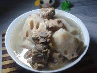 美味的排骨煲莲藕