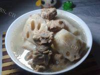 美味的排骨煲莲藕