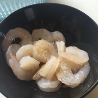 美味的芦笋炒大虾做法图解2)