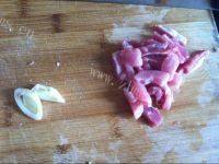 家常菜肉炒芹菜做法图解1)