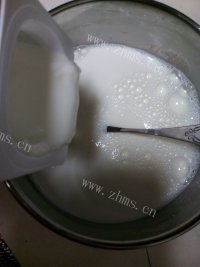 自制水果酸奶做法图解3)