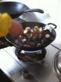 味道不错的肉末茄子做法图解4)