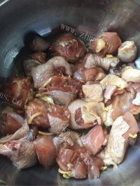 秘制白萝卜烧鸡腿做法图解4)