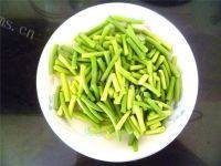 让人怀念的蒜苔炒肉丝做法图解1)