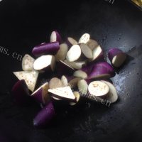 家常菜酱爆茄子做法图解4)