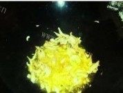 家常菜肉丝炒茼蒿做法图解8)