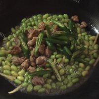 营养美味的毛豆炒肉块做法图解8)