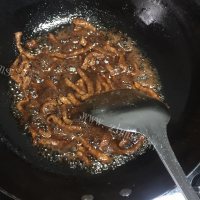 家常菜炒双菇做法图解6)