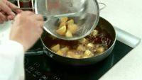 家常菜豆角炖土豆做法图解2)