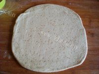 自制芝麻葱油饼做法图解8)