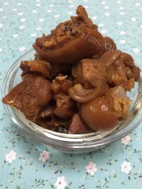 美味的家常卤猪脚做法图解7)
