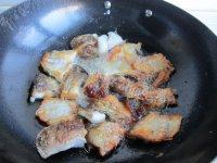 口感丰富的豆腐煮鱼做法图解7)