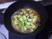 家常菜土豆炖牛肉做法图解4)