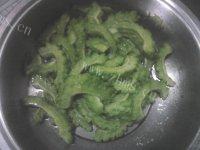 「DIY美食」苦瓜炒肉片做法图解1)