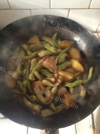 色泽不错的芸豆烧土豆