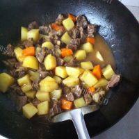 家常菜咖喱土豆牛肉