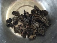 芳香四溢的凉拌木耳做法图解1)