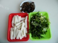 自制青菜肉丝年糕汤做法图解3)