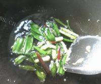 家有大厨之芹菜炒鸡蛋做法图解4)