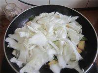 诱人的白菜炖豆腐做法图解7)