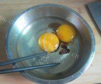 食欲满满的火腿炒蛋做法图解3)